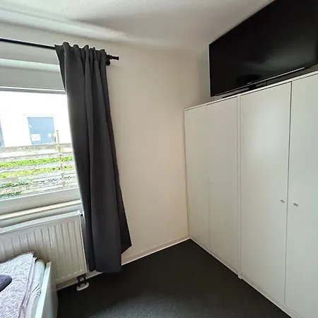 Monteurhaus Business-house Fuer 14 Personen, Kueche, Smart-tv Casa de Férias Oedheim