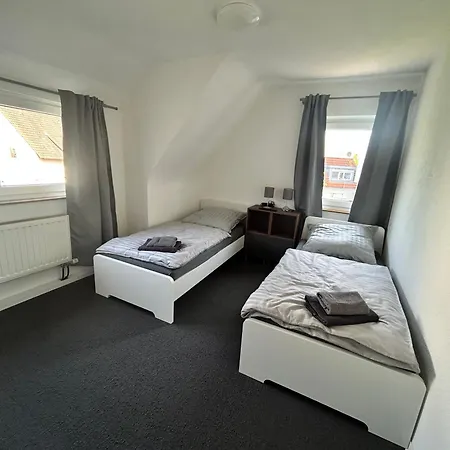 Monteurhaus Business-house Fuer 14 Personen, Kueche, Smart-tv Casa de Férias *