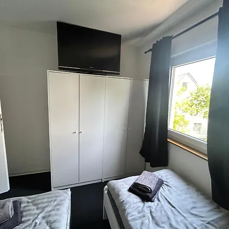 Monteurhaus Business-house Fuer 14 Personen, Kueche, Smart-tv Casa de Férias *